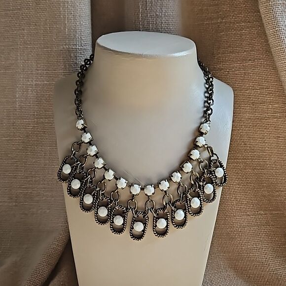 You & I Chunky White and Antiqued Gold Statment Collar Bib Necklace - Picture 1 of 8